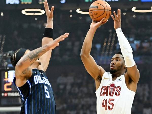 Donovan Mitchell mencetak 30 poin saat Cleveland Cavaliers mengalahkan Orlando Magic 97-83 pada Game 1 putaran pertama seri playoff Wilayah Timur, Sabtu (20/4). (Foto: AP)