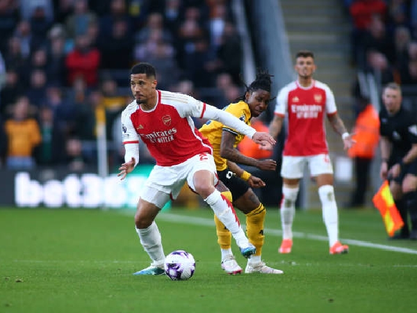 Bek Arsenal, William Saliba