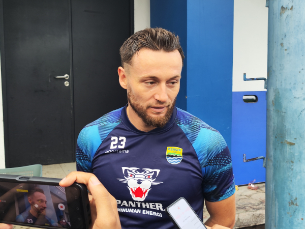 Gelandang Persib, Marc Klok