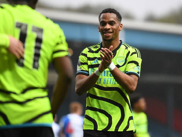 Jurrien Timber hampir kembali ke tim senior Arsenal