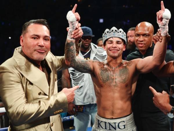 Oscar De La Hoya (kiri) dan Ryan Garcia. (Foto: Golden Boy Promotions)
