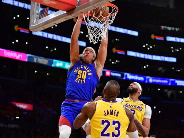 Aaron Gordon (kiri) mencetak 29 poin dan 15 rebound saat Denver Nuggets menang 112-105 atas Los Angeles Lakers pada Game 3 dari seri putaran pertama mereka pada Kamis (25/4) malam. (Foto: AP)