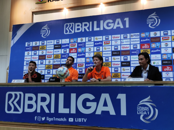 Pelatih Borneo FC, Pieter Huistra mengakui Persib tampil lebih baik dari timnya