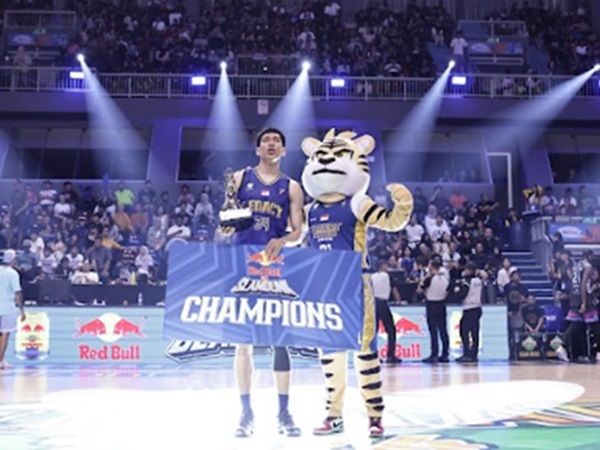 Pandu Wiguna Menangkan Kontes Slam Dunk  IBL All-Star 2024