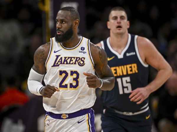 LeBron James Lega Lakers Mengalahkan Denver Nuggets