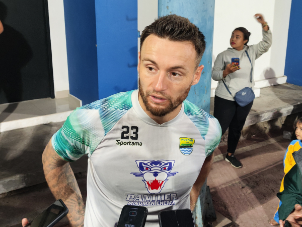 Gelandang Persib, Marc Klok