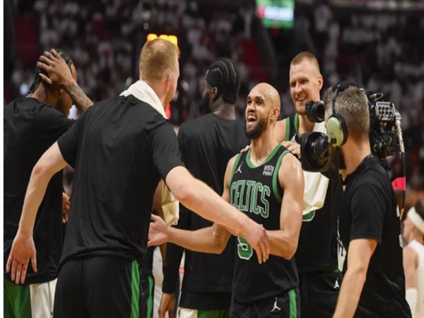 Derrick White Memuji Joe Mazzulla Setelah Cetak Rekor