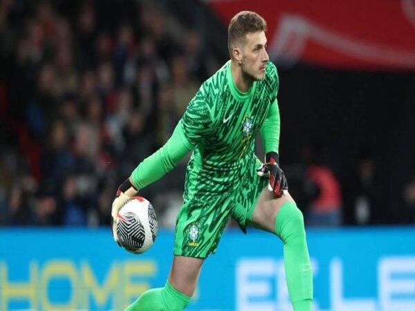 Inter Milan dilaporkan mulai bergerak untuk mendatangkan penjaga gawang Timnas Brasil yaitu Bento Matheus / via Getty Images