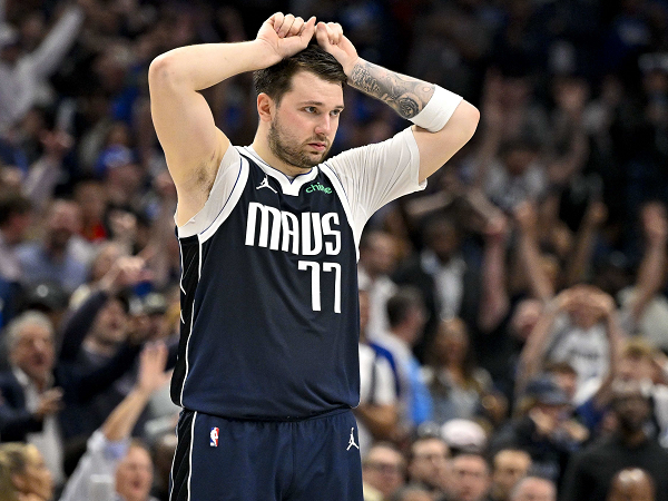 Luka Doncic frustasi gagal bantu Kyrie Irving di Game 4 lawan Clippers.
