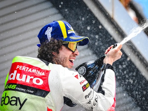 Marco Bezzecchi Naik Podium Berkat Valentino Rossi