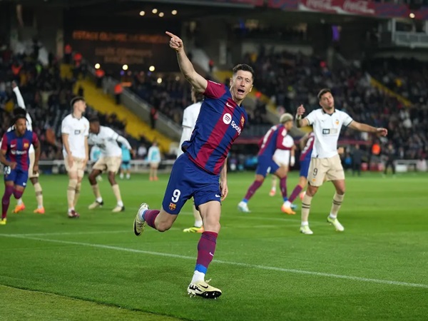Robert Lewandowski Jadi Bintang Saat Barcelona Libas Valencia