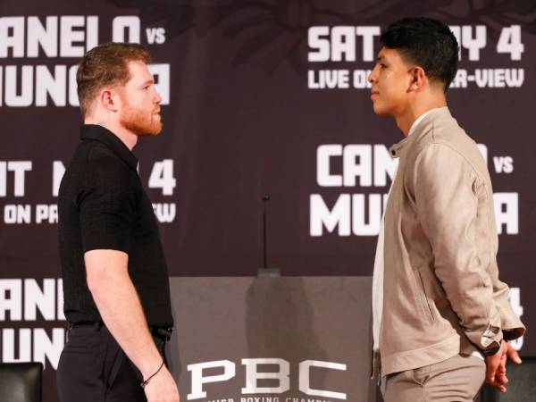Canelo Alvarez (kiri) dan Jaime Munguia. (Foto: PBC)