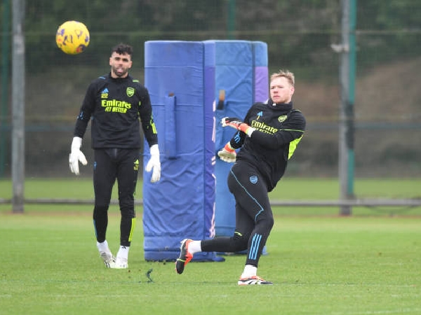 David Raya dan Aaron Ramsdale bersaing di bawah mistar gawang Arsenal
