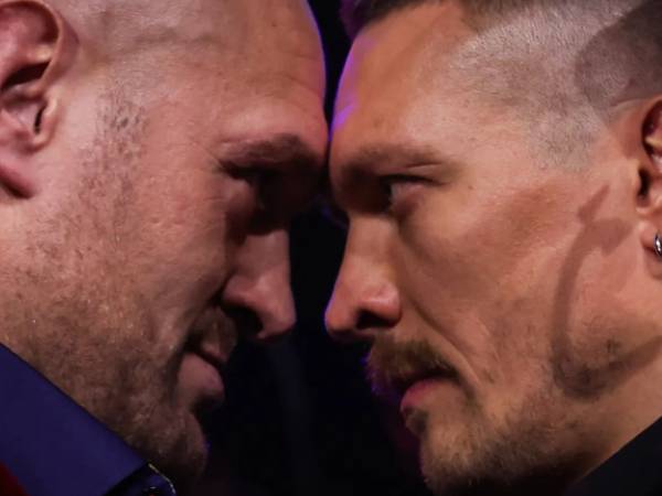 Oleksandr Usyk (kanan) dan Tyson Fury. (Foto: Ring TV)