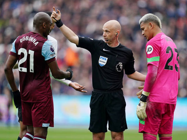 Insiden Alphonse Areola dan Cody Gakpo Jadi Pembahasan Legenda EPL