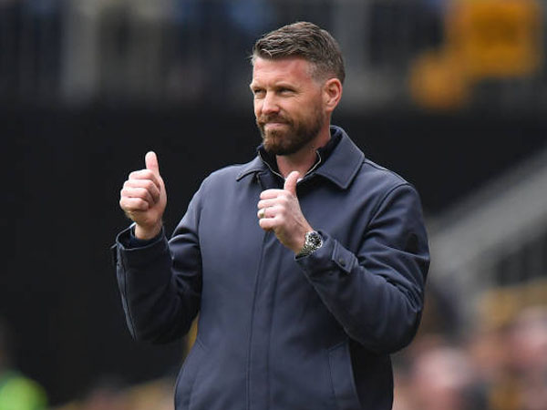 Jamu Everton, Rob Edwards Berharap Atmosfer Luar Biasa Kenilworth Road