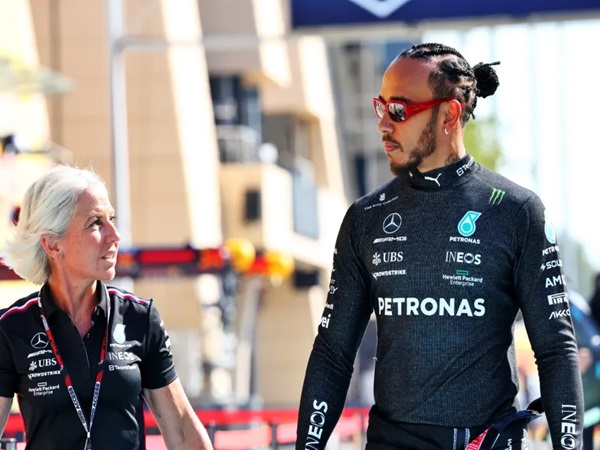 Lewis Hamilton Bicara tentang Kembalinya Angela Cullen