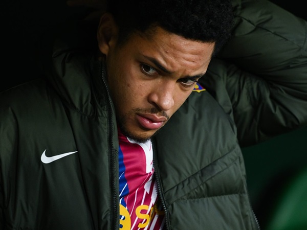 Vitor Roque Sulit Dapatkan Menit Bermain, Istrinya Beri Respon