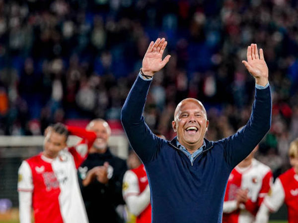 Arne Slot Ucapkan Selamat Tinggal Kepada Penggemar Feyenoord