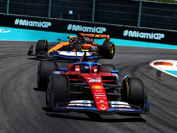 Carlos Sainz Dihukum Turun Satu Peringkat Jadi Kelima