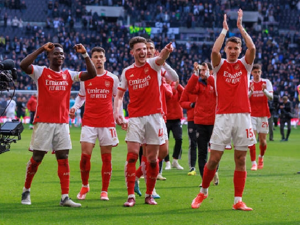 Arsenal masih memuncaki klasemen Premier League