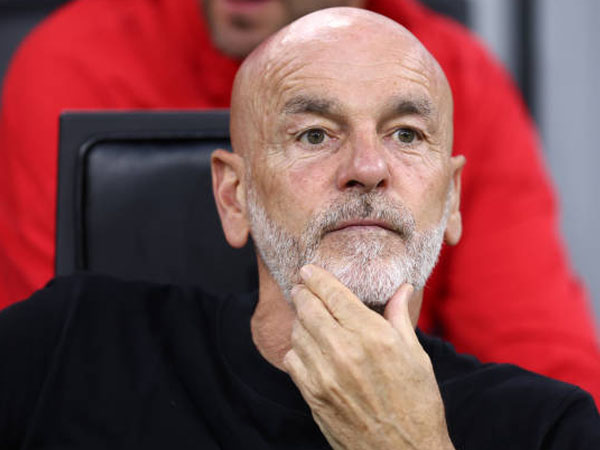Stefano Pioli Santai Tanggapi Kritik dan Spekulasi Masa Depannya di Milan
