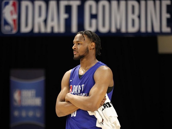 Bronny James bicara soal peluangnya masuk NBA.