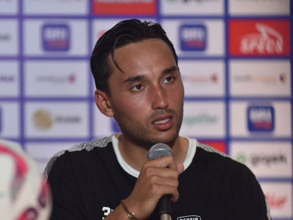 Penyerang Persib, Ezra Walian