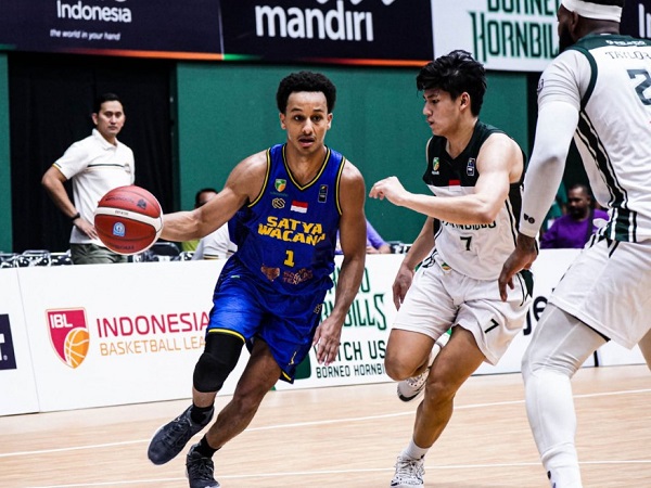 Isaac Asrat lega bisa jadi penentu kemenangan Satya Wacana atas Borneo.