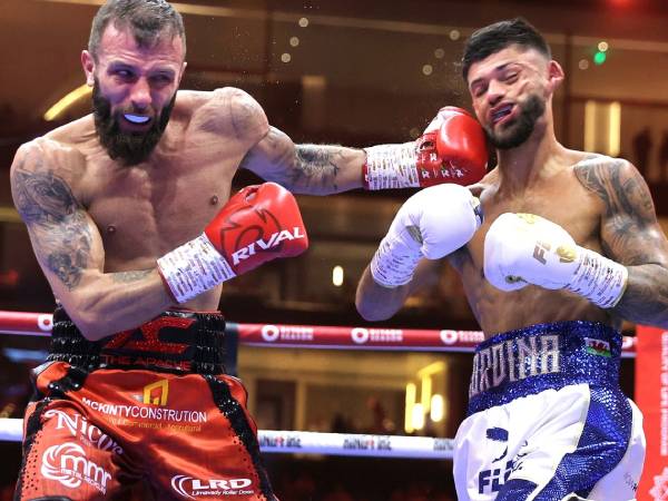 Anthony Cacace (kiri) mendominasi Joe Cordina sebelum menghentikan sang juara di ronde delapan. (Foto: Ring TV)