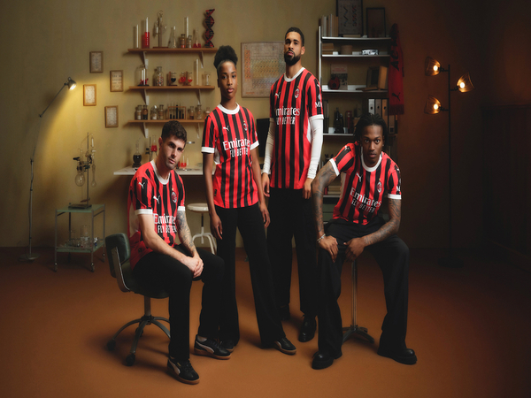 Inilah penampakan jersey kandang baru AC Milan, untuk musim kompetisi 2024/25 / via AC Milan Official