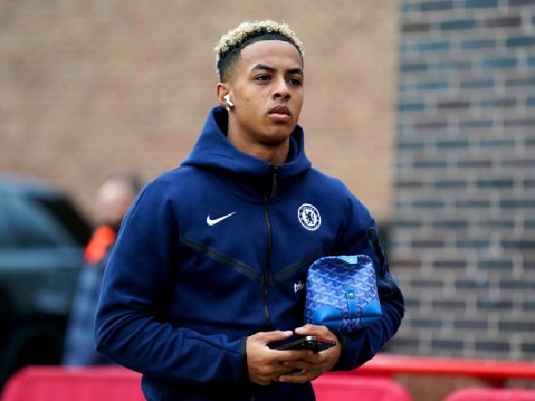 Omari Hutchinson kesulitan menembus tim utama Chelsea