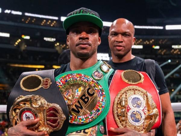 Errol Spence Jr dengan pelatih Derrick James. (Foto: Premier Boxing Champion)