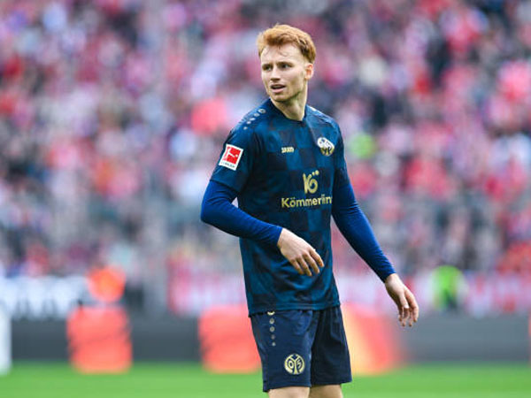 Mainz Siap Aktifkan Klausul Pembelian Sepp van den Berg dari Liverpool