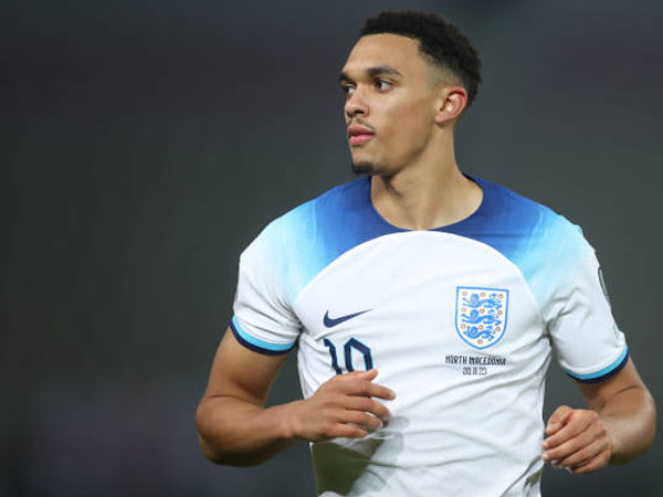 Trent Alexander-Arnold Dinilai Tak Layak Jadi DM di Timnas Inggris