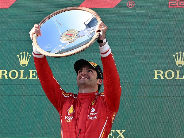 Carlos Sainz Jr tetap tenang dalam putuskan masa depannya.