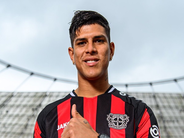 Hincapie tertarik gabung Atletico Madrid