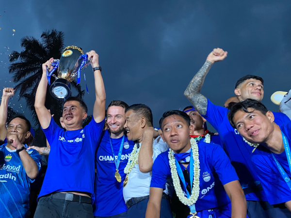 Pemain Persib ketika merayakan juara di hadapan Bobotoh