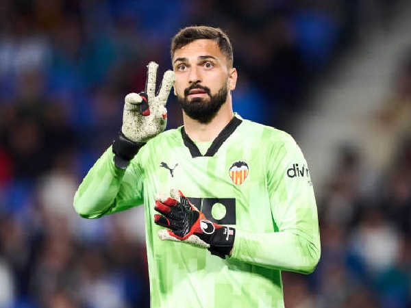 Giorgi Mamardashvili berada dalam pantauan Chelsea