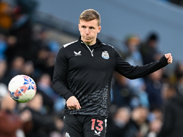 Newcastle United terbebani dengan gaji Matt Targett