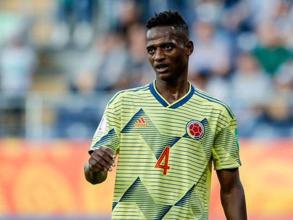 Masa Depan Bek Muda Kolombia di Liverpool Masih Menggantung