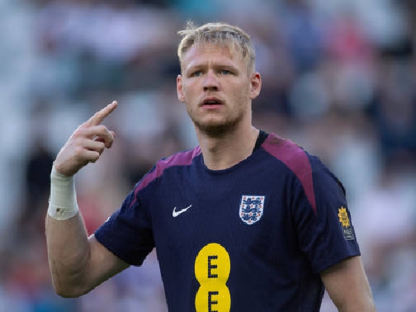 Penjaga gawang Arsenal, Aaron Ramsdale