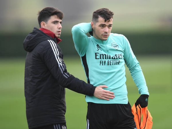 Carlos Cuesta dan Granit Xhaka saat di Arsenal