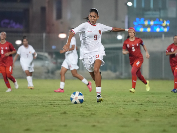 Penyerang timnas wanita Indonesia, Claudia Scheunemann di laga kontra Bahrain