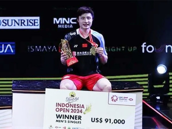 Shi Yuqi Jadi Tunggal Putra Pertama China Menangi Indonesia Open Dalam 35 Tahun