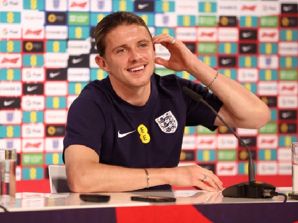 Gelandang Chelsea, Conor Gallagher, dihubungkan dengan Aston Villa