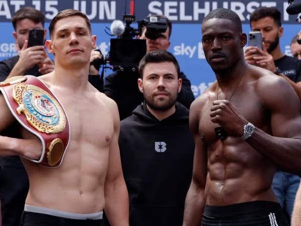 Richard Riakporhe (kanan) dan Chris Billam-Smith. (Foto: PBC)