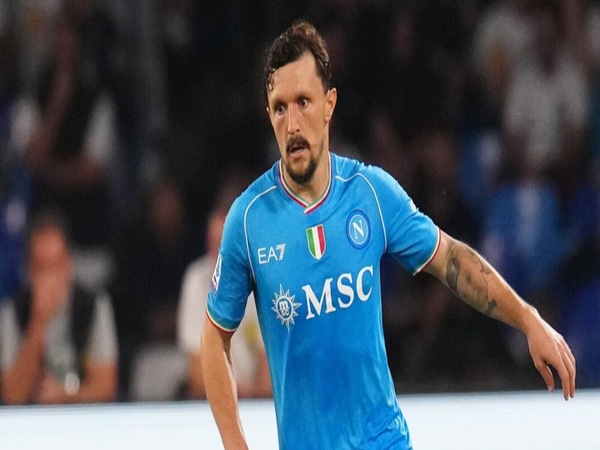 Bek milik Napoli yaitu Mario Rui, menjadi rebutan tiga klub raksasa Liga Portugal pada jendela transfer musim panas kali ini / via Getty Images