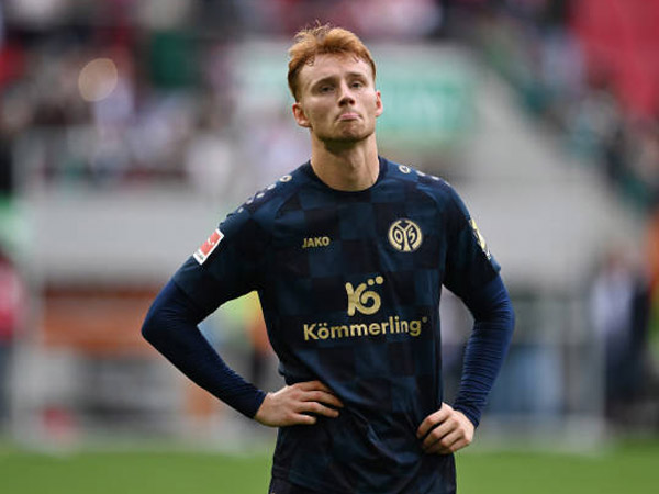 Terkait Van den Berg, Mainz Kesulitan Dapatkan Kejelasan dari Liverpool