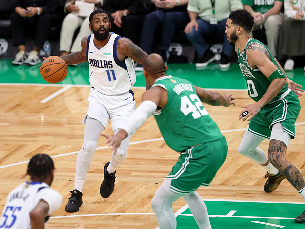 Kyrie Irving akui Boston Celtics layak keluar sebagai kampiun.